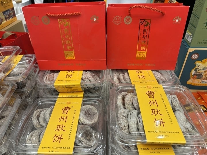 汉服、江米人、剪纸、面塑.&ldquo;山东手造&middot;创艺菏泽&rdquo;精品展共40个产品进行展销